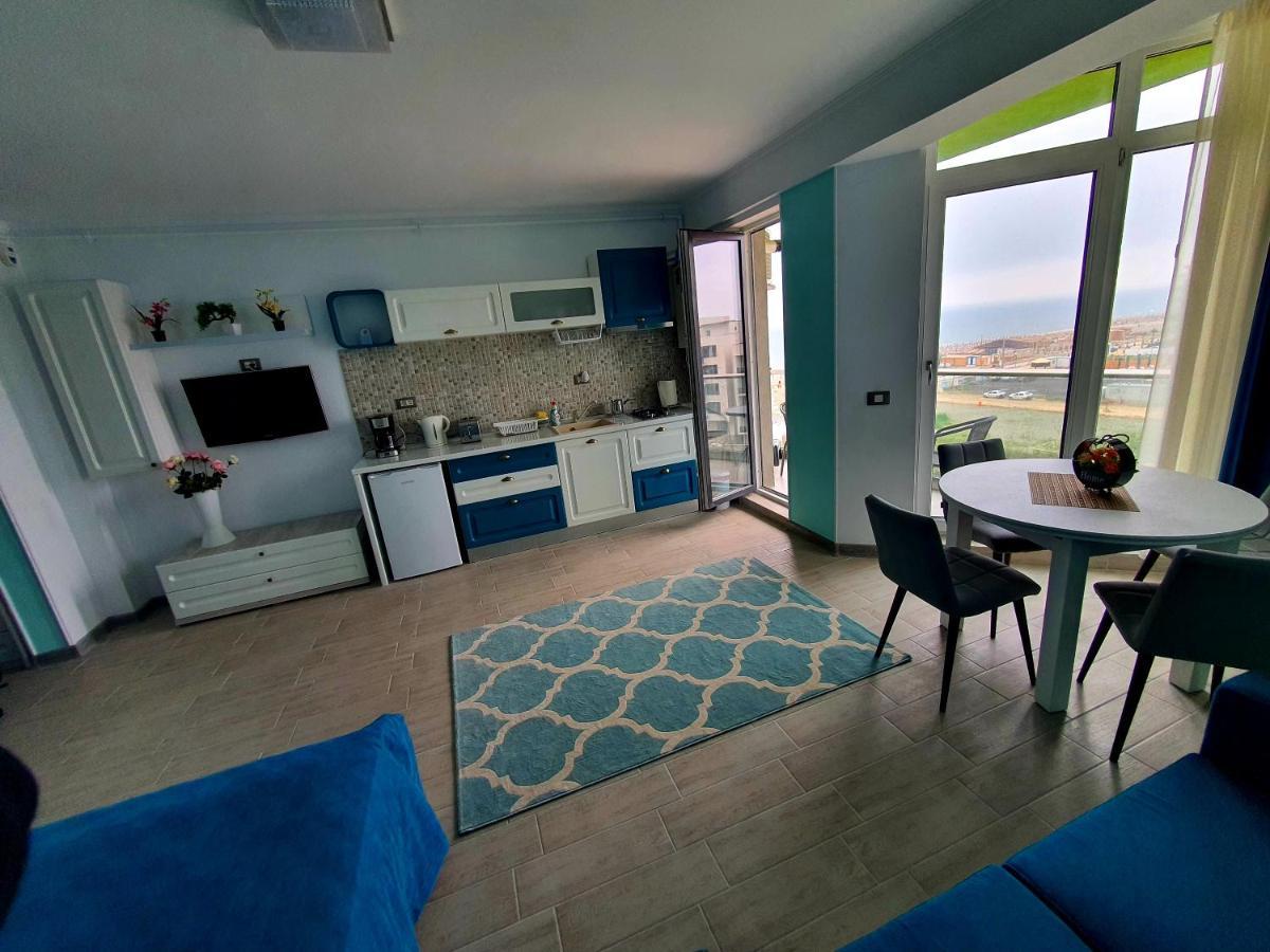 Alezzi Majestic Apartments 97 Navodari Luaran gambar